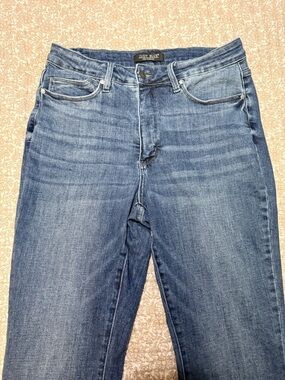 Judy Blue women’s slim Straight Medium Blue Denim Jeans